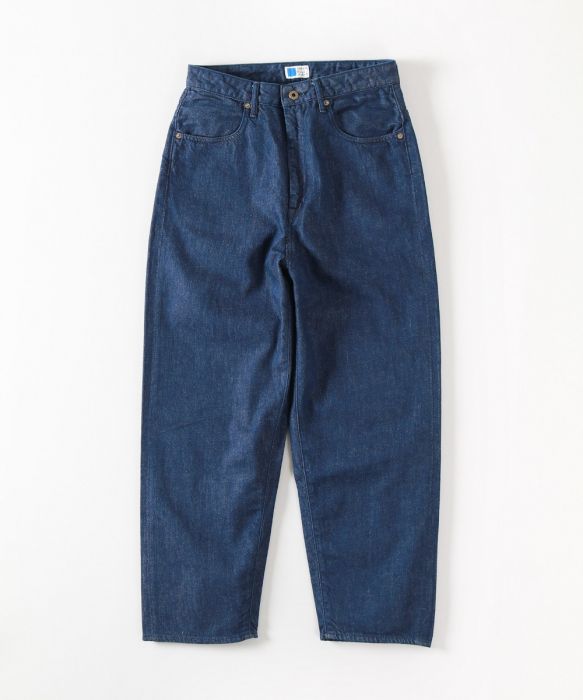 Old top baggy jeans